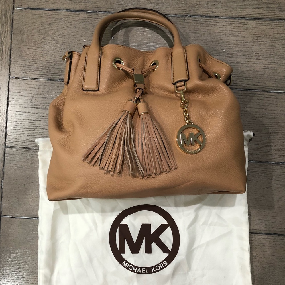 Michael Kors CAMDEN handbag. Like new condition!!